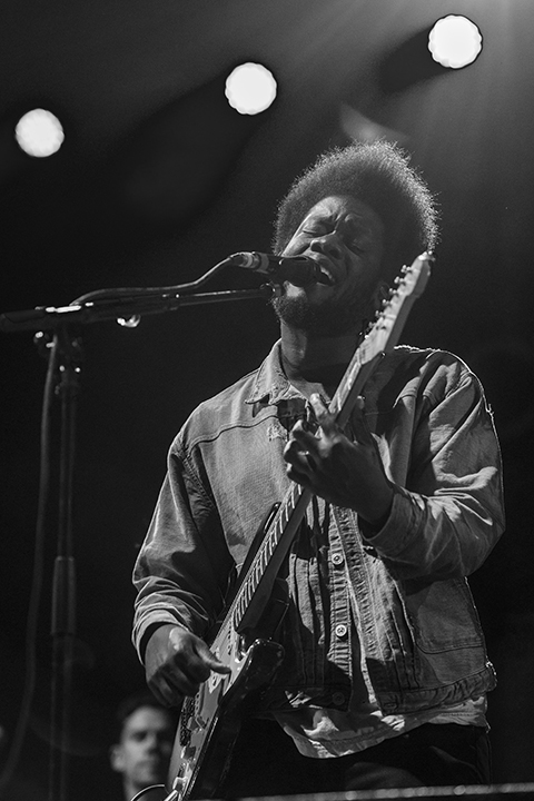 Michael Kiwanuka Dranouter2016, foto 4, foto's door Tom  Lammens - FrontView Magazine