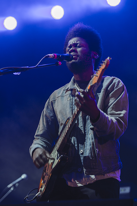 Michael Kiwanuka Dranouter2016, foto 5, foto's door Tom  Lammens - FrontView Magazine