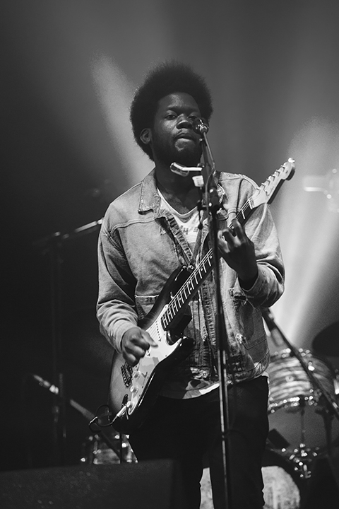 Michael Kiwanuka Dranouter2016, foto 11, foto's door Tom  Lammens - FrontView Magazine