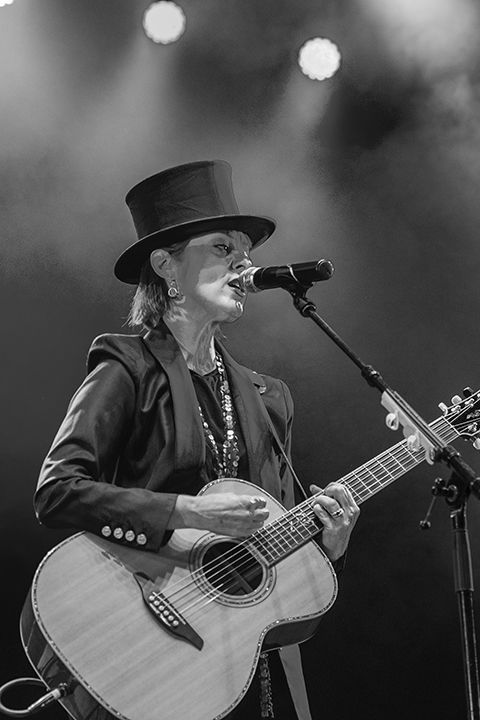 Suzanne vega Dranouter2016, picture 4, photographed by Tom  Lammens - FrontView Magazine