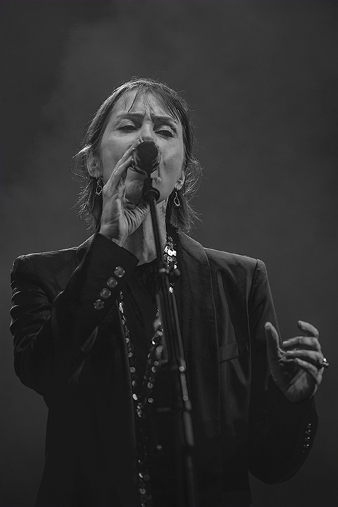 Suzanne vega Dranouter2016, picture 6, photographed by Tom  Lammens - FrontView Magazine