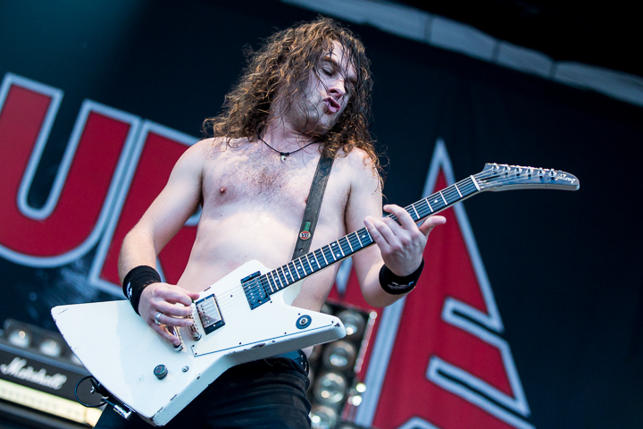 Airbourne @ Into The Grave 2016, foto 4, foto's door Dorien Goetschalckx - FrontView Magazine