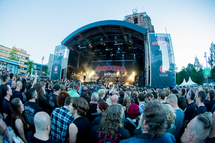 Airbourne @ Into The Grave 2016, foto 7, foto's door Dorien Goetschalckx - FrontView Magazine