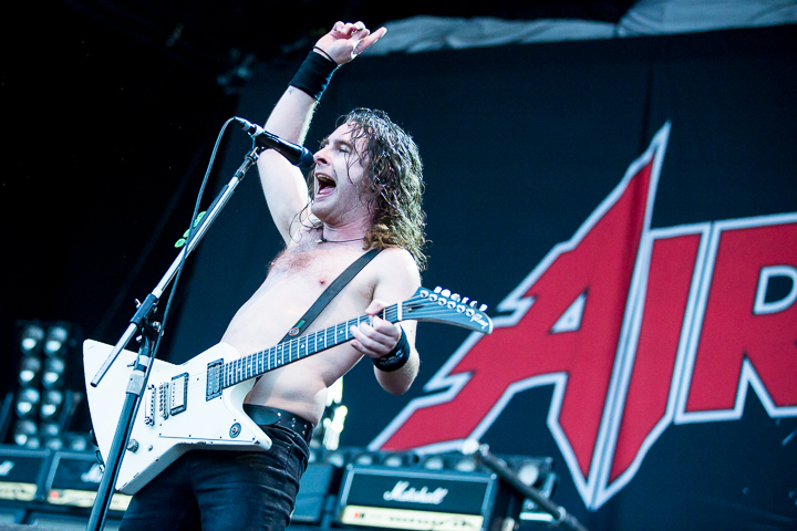 Airbourne @ Into The Grave 2016, foto 8, foto's door Dorien Goetschalckx - FrontView Magazine