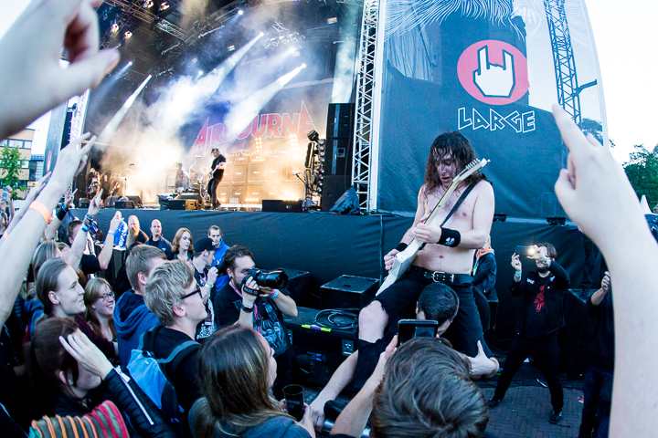 Airbourne @ Into The Grave 2016, foto 9, foto's door Dorien Goetschalckx - FrontView Magazine