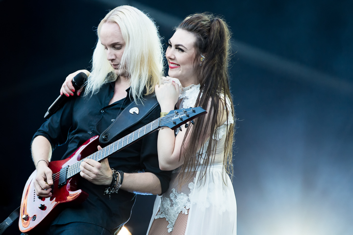 Amaranthe @ Into The Grave 2016, foto 18, foto's door Dorien Goetschalckx - FrontView Magazine