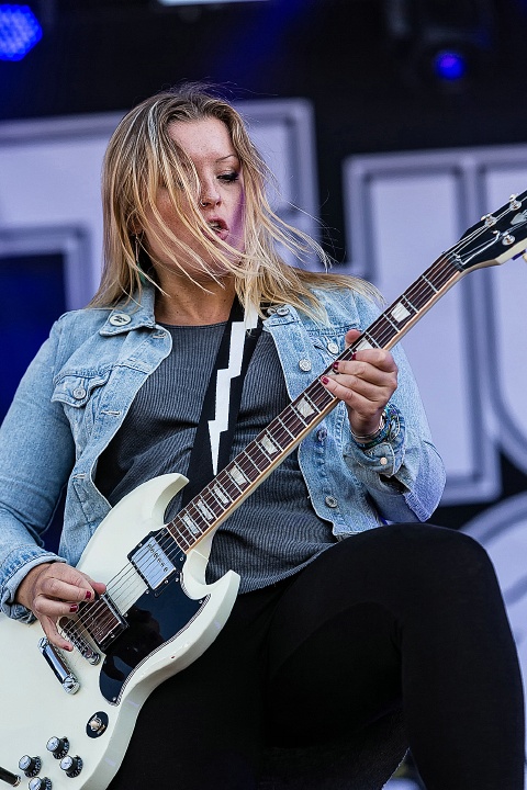 ThunderMother @ Alcatraz Metal Fest 2016, picture 3, photographed by Edwin Houdevelt - FrontView Magazine