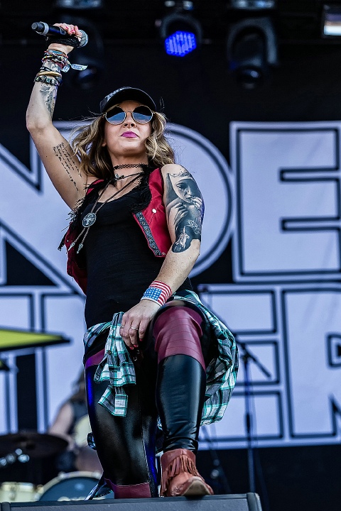 ThunderMother @ Alcatraz Metal Fest 2016, picture 4, photographed by Edwin Houdevelt - FrontView Magazine