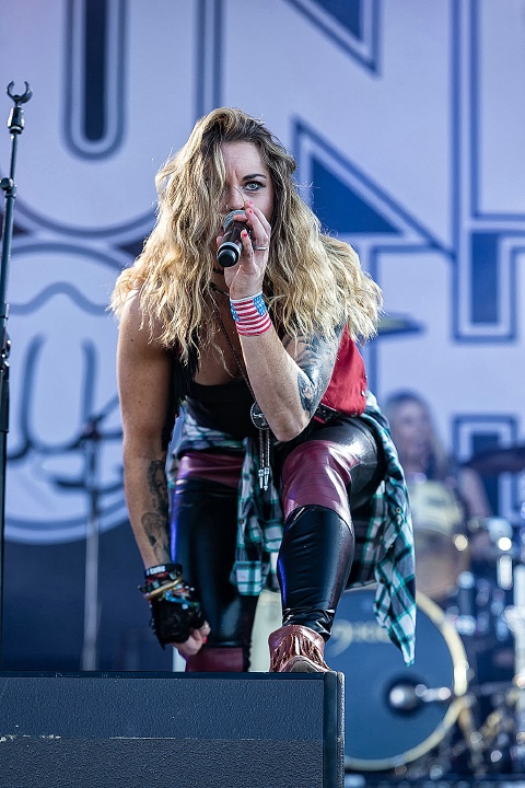 ThunderMother @ Alcatraz Metal Fest 2016, picture 14, photographed by Edwin Houdevelt - FrontView Magazine