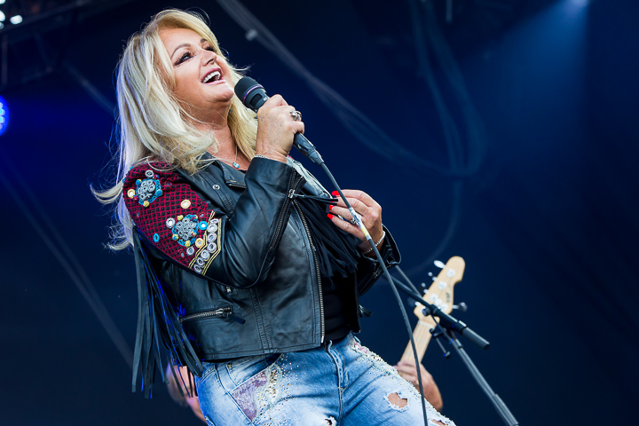Bonnie Tyler @ Nostalgie Beach Festival, picture 9, photographed by Marc Verdonck - FrontView Magazine