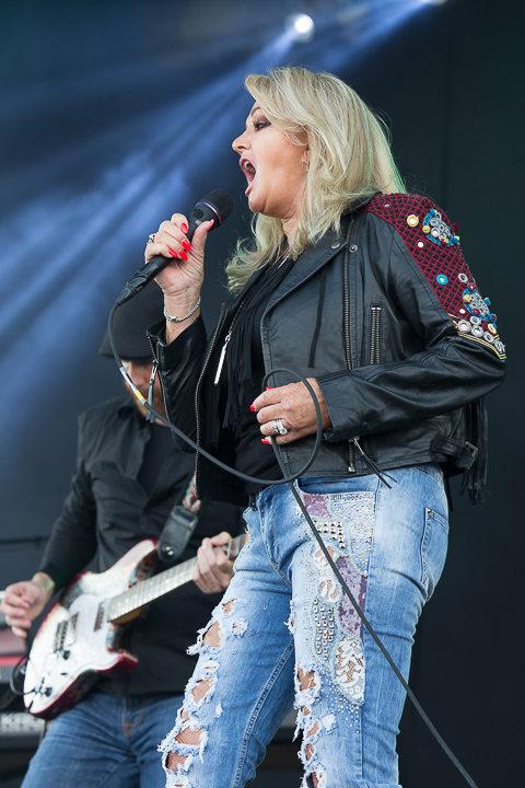 Bonnie Tyler @ Nostalgie Beach Festival, picture 14, photographed by Marc Verdonck - FrontView Magazine