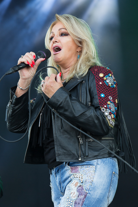 Bonnie Tyler @ Nostalgie Beach Festival, picture 15, photographed by Marc Verdonck - FrontView Magazine