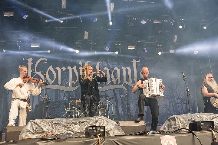 Korpiklaani @ Alcatraz Metal Fest 2016, foto 17, foto's door Edwin Houdevelt - FrontView Magazine
