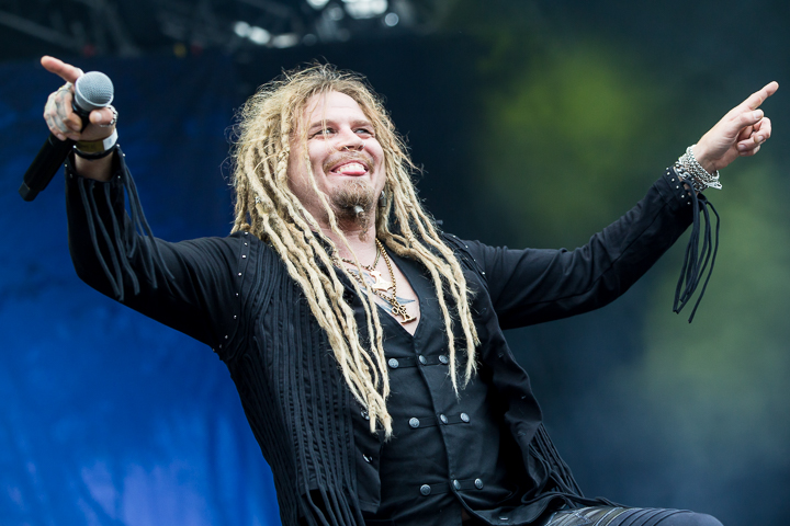 Korpiklaani @ Into The Grave 2016, picture 12, photographed by Dorien Goetschalckx - FrontView Magazine