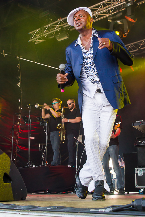 Leee John @ Nostalgie Beach Festival, picture 4, photographed by Marc Verdonck - FrontView Magazine