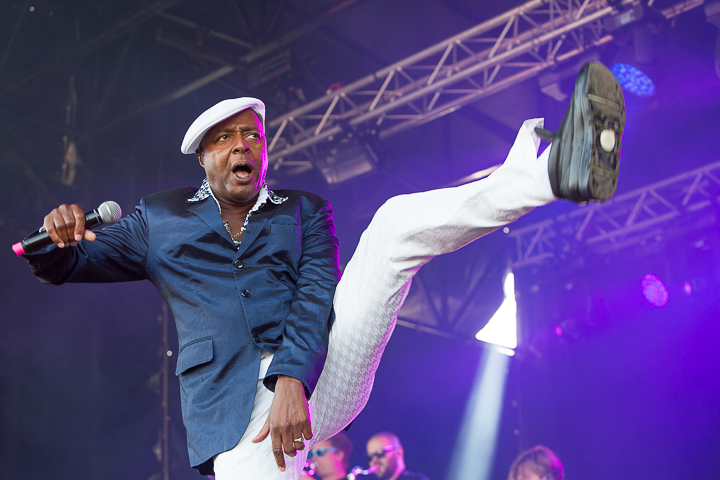 Leee John @ Nostalgie Beach Festival, picture 10, photographed by Marc Verdonck - FrontView Magazine