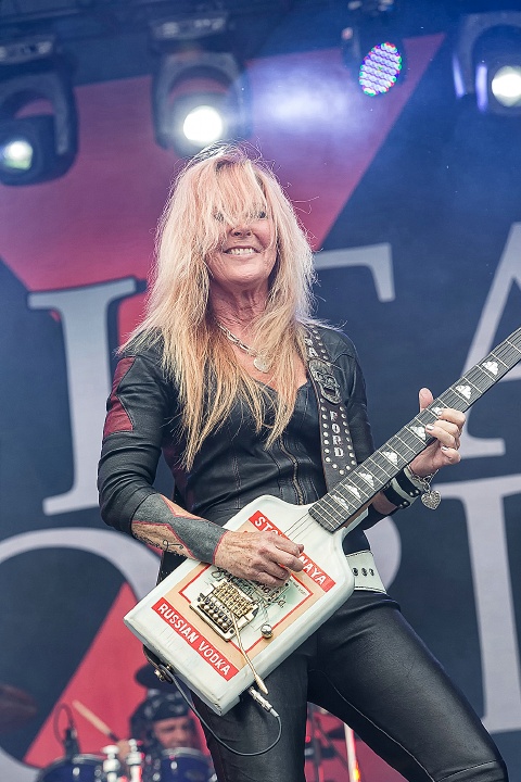 Lita Ford @ Alcatraz Metal Fest 2016, foto 22, foto's door Edwin Houdevelt - FrontView Magazine