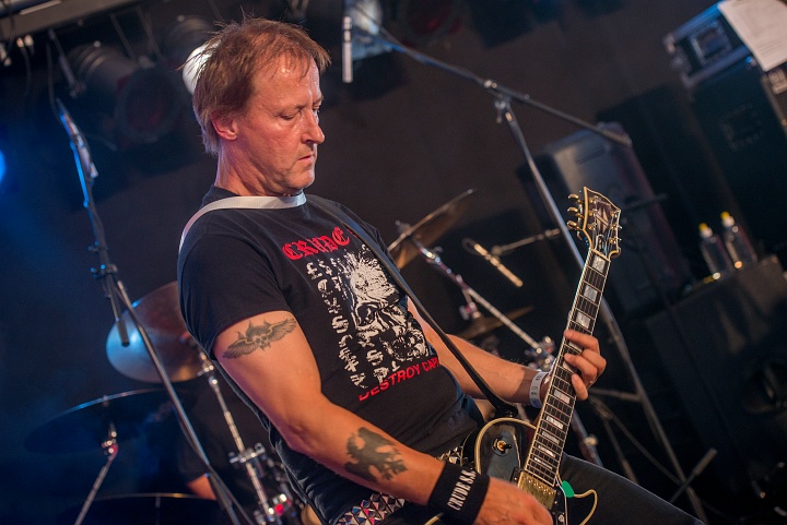 Crude ss @ Ieper Hardcore Fest, picture 2, photographed by Luc Luyten - FrontView Magazine