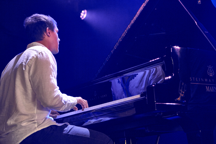 Jazz Middelheim - Zondag 14 augustus Avishai Cohen, Tutu Pouane, Jef Neve & Typhoon, STUFF. 'Hybrid Love', picture 4, photographed by Frederik Strobbe - FrontView Magazine