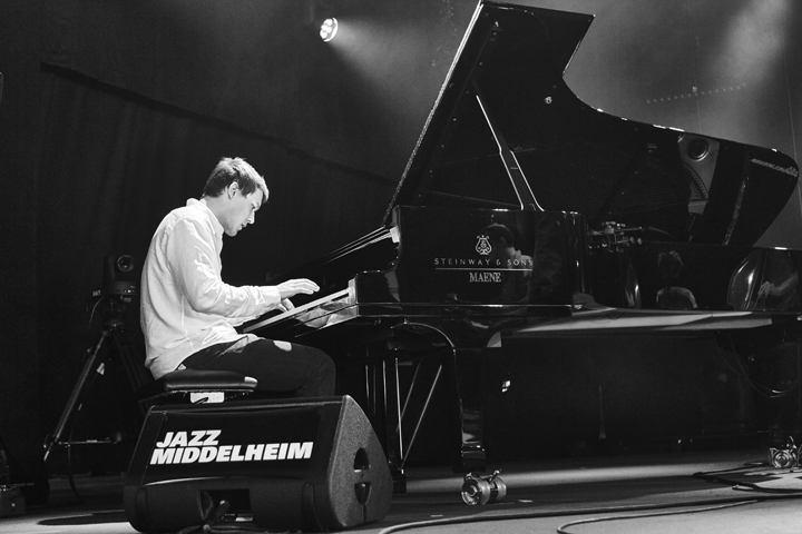 Jazz Middelheim - Zondag 14 augustus Avishai Cohen, Tutu Pouane, Jef Neve & Typhoon, STUFF. 'Hybrid Love', picture 11, photographed by Frederik Strobbe - FrontView Magazine