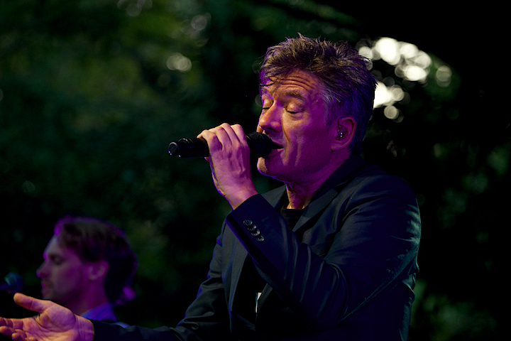 Bart Peeters @ OLT Rivierenhof, picture 1, photographed by James Van Roosbroeck - FrontView Magazine
