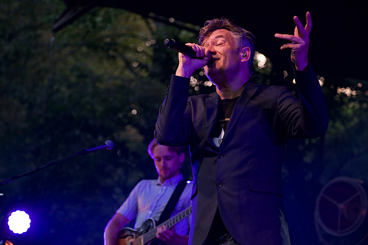 Bart Peeters @ OLT Rivierenhof, picture 2, photographed by James Van Roosbroeck - FrontView Magazine