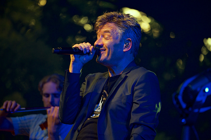 Bart Peeters @ OLT Rivierenhof, picture 30, photographed by James Van Roosbroeck - FrontView Magazine