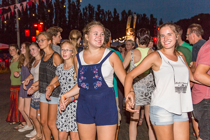 BoombalFestival Dag 1 Sfeer & Publiek @ Lovendegem, picture 18, photographed by Guy Danneels - FrontView Magazine