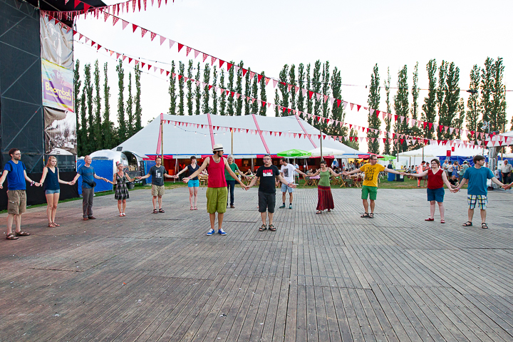 Folkdansinitiatie Kurt Garrez @ BoombalFestival Dag 1 Lovendegem, picture 3, photographed by Guy Danneels - FrontView Magazine
