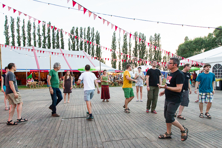 Folkdansinitiatie Kurt Garrez @ BoombalFestival Dag 1 Lovendegem, picture 4, photographed by Guy Danneels - FrontView Magazine