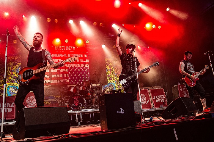 Janez Detd @ Boerenrock 2016, foto 12, foto's door Edwin Houdevelt - FrontView Magazine