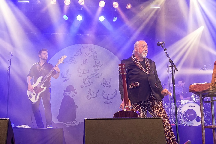 Urbanus & De Fanfaar @ Boerenrock 2016, foto 28, foto's door Edwin Houdevelt - FrontView Magazine