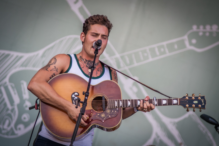 Douwe Bob @ Strandfestival ZAND, foto 4, foto's door Frank Bogers - FrontView Magazine
