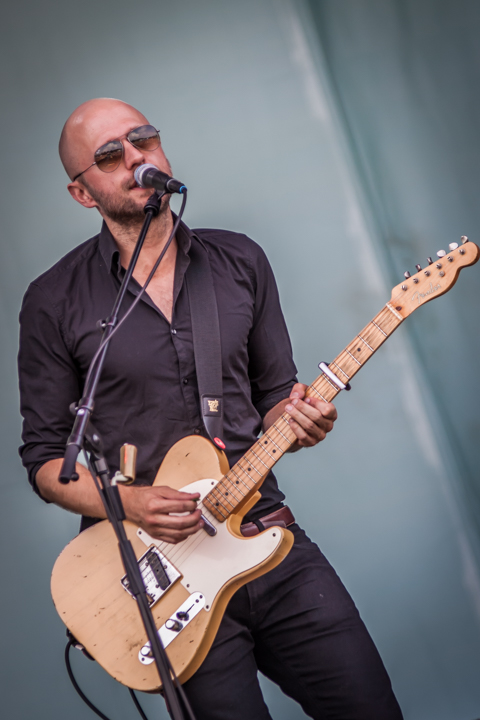 Douwe Bob @ Strandfestival ZAND, foto 9, foto's door Frank Bogers - FrontView Magazine