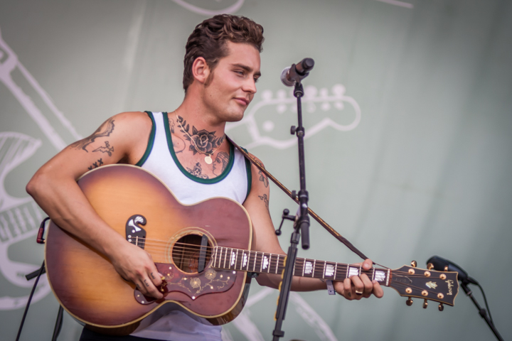 Douwe Bob @ Strandfestival ZAND, foto 18, foto's door Frank Bogers - FrontView Magazine