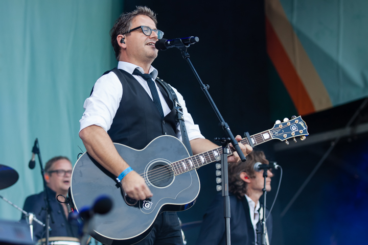 Guus Meeuwis @ Strandfestival ZAND, foto 2, foto's door Frank Bogers - FrontView Magazine