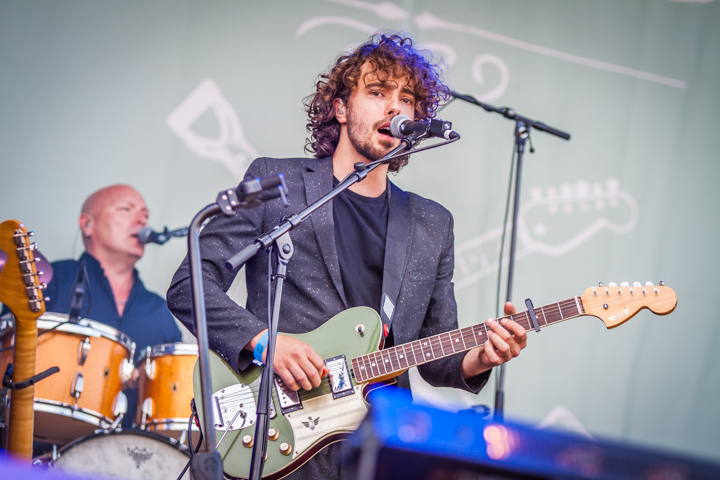 Guus Meeuwis @ Strandfestival ZAND, foto 3, foto's door Frank Bogers - FrontView Magazine