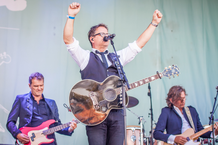 Guus Meeuwis @ Strandfestival ZAND, foto 12, foto's door Frank Bogers - FrontView Magazine