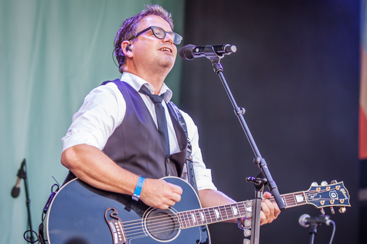 Guus Meeuwis @ Strandfestival ZAND, foto 13, foto's door Frank Bogers - FrontView Magazine