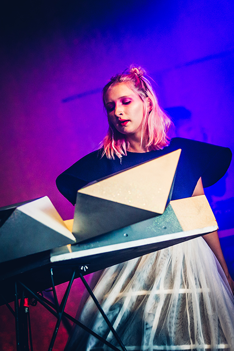 Alice on the Roof @ Crammerock 2016, picture 1, photographed by Elke Briers - FrontView Magazine