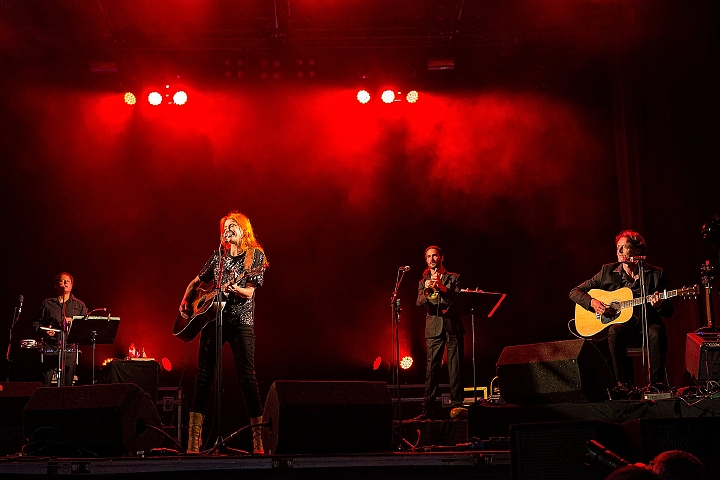 Axelle Red @ Villa Pace 2016, picture 4, photographed by Edwin Houdevelt - FrontView Magazine