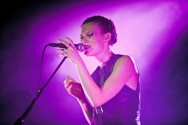 Trixie Whitley @ Ten Vrede Diksmuide, picture 4, photographed by Devid Camerlynck - FrontView Magazine