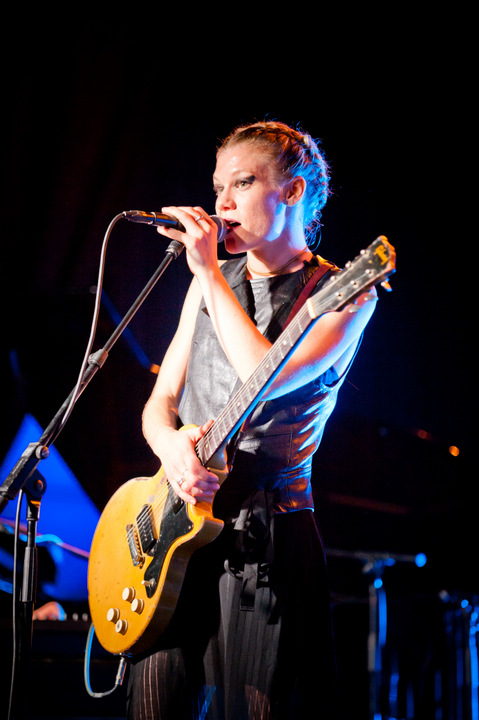 Trixie Whitley @ Ten Vrede Diksmuide, picture 5, photographed by Devid Camerlynck - FrontView Magazine