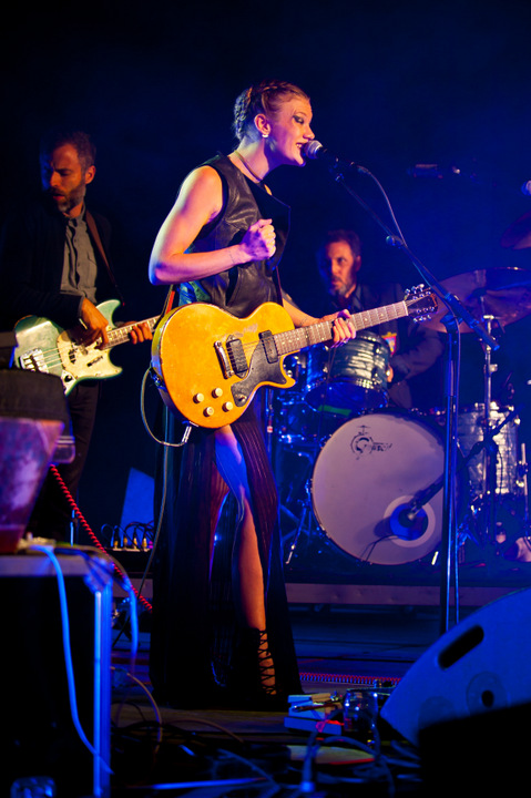 Trixie Whitley @ Ten Vrede Diksmuide, picture 17, photographed by Devid Camerlynck - FrontView Magazine