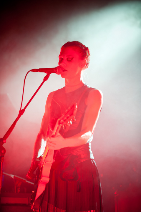 Trixie Whitley @ Ten Vrede Diksmuide, picture 21, photographed by Devid Camerlynck - FrontView Magazine