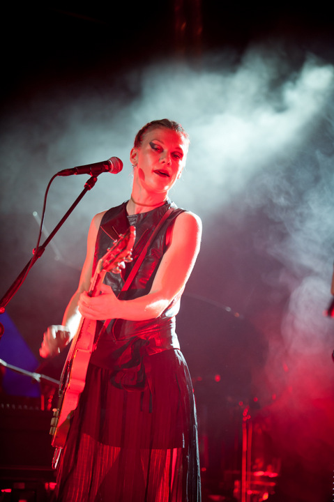 Trixie Whitley @ Ten Vrede Diksmuide, picture 26, photographed by Devid Camerlynck - FrontView Magazine