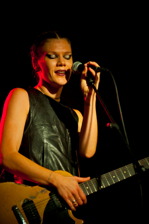 Trixie Whitley @ Ten Vrede Diksmuide, picture 33, photographed by Devid Camerlynck - FrontView Magazine