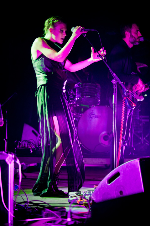 Trixie Whitley @ Ten Vrede Diksmuide, picture 40, photographed by Devid Camerlynck - FrontView Magazine