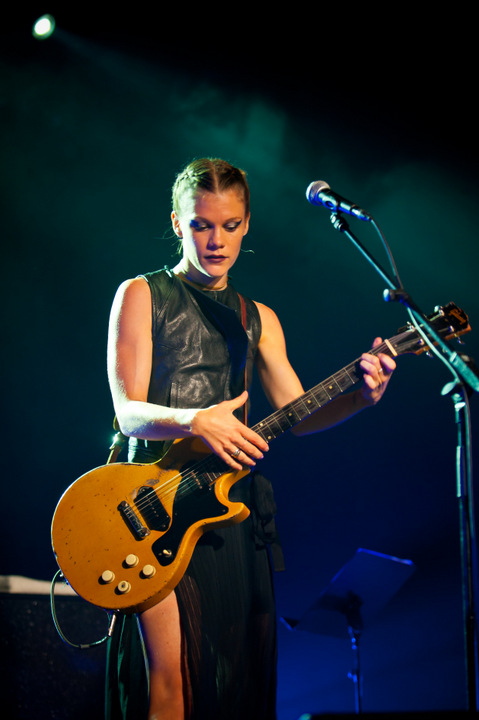 Trixie Whitley @ Ten Vrede Diksmuide, picture 42, photographed by Devid Camerlynck - FrontView Magazine