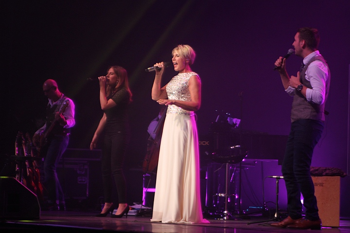 Dana Winner "Puur" @ Ethias Theater, picture 2, photographed by Heidi Elen - FrontView Magazine